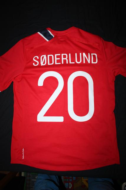 Søderlund home shirt